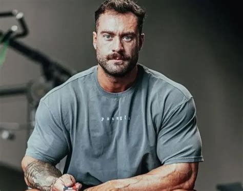 chris bumstead net worth|Chris Bumstead Wife, Age, Height, Net Worth, Weight, Workout